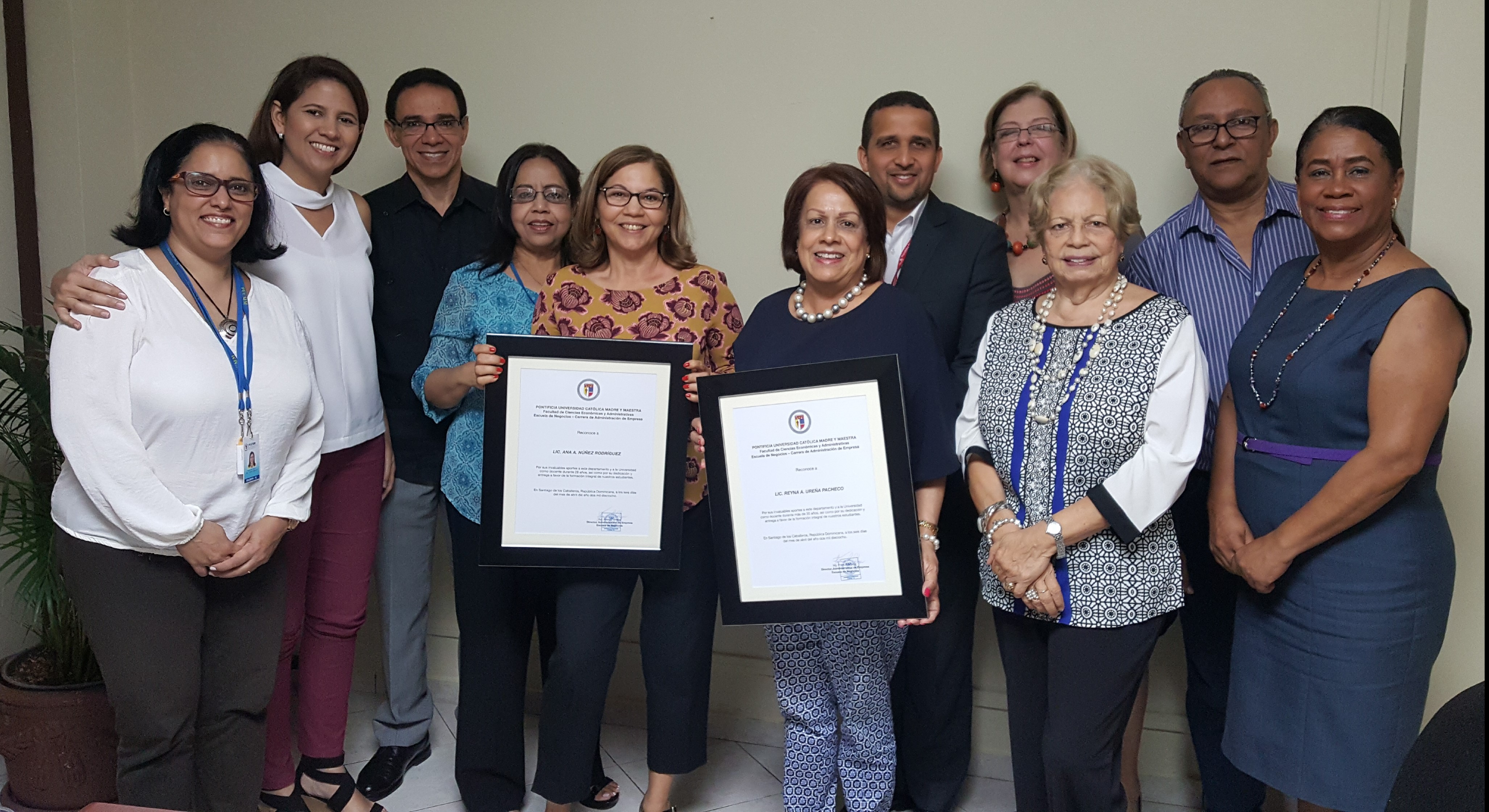 Foto Despedida Ana y Reyna.jpg